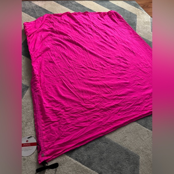 Lululemon Diversity Scarf Raspberry Glo Light Weight - Picture 2 of 3